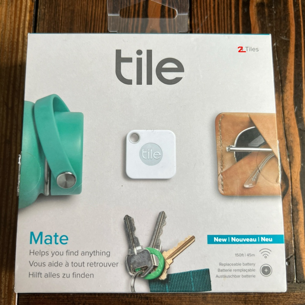TILE MATE • 2 Bluetooth tracking device trackers find keys wallet phone bag